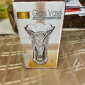 Glass Vase - Elegant Clear Design